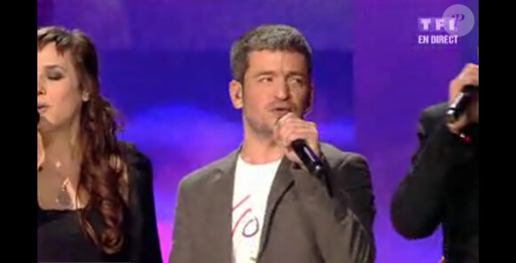 Plusieurs artistes rendent hommage à Daniel Balavoine lors de la cérémonie des NRJ Music Awards 2011.