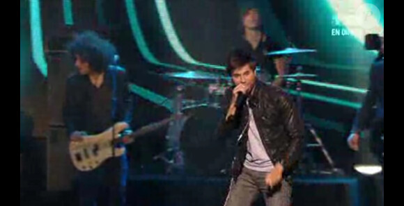 Enrique Iglesias met le feu à la scène des NRJ Music Awards 2011, avec Baby I like it.