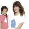 Lou Doillon prend la pose avec sa ligne de T-shirts en vente chez Colette et La Redoute