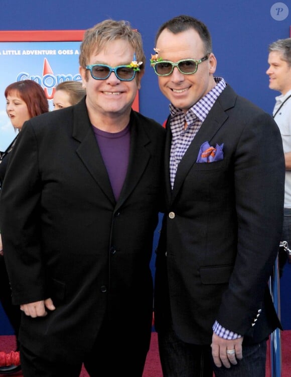 Elton John et David Furnish à l'occasion de l'avant-première de Gnomeo et Juliette, qui s'est tenue au El Capitan Theatre d'Hollywood, à Los Angeles, le 23 janvier 2011.