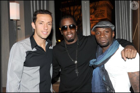 P. Diddy fête le lancement de son album Last Train to Paris à L'Arc, ici en compagnie des joueurs du PSG Nene et Claude Makelele, à Paris le 23 janvier 2011