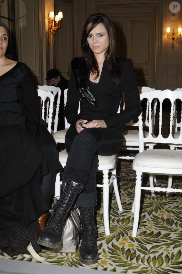 Mélissa Mars au défilé Haute Couture de Dany Atrache durant la Fashion Week parisienne, le 26 janvier 2011.