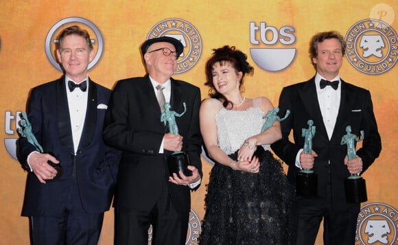 Anthony Andrews, Geoffrey Rush, Helena Bonham Carter et Colin Firth, gagnants d'un Screen Actors Guild Awards à Los Angeles le 30 janvier 2011