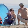 Amy Adams, son fiancé et leur fillette Aviana à la plage. Los Angeles, janvier 2011