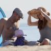 Amy Adams, son fiancé et leur fillette Aviana à la plage. Los Angeles, janvier 2011