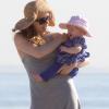 Amy Adams, son fiancé et leur fillette Aviana à la plage. Los Angeles, janvier 2011