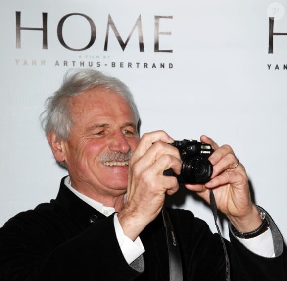 Yann Arthus-Bertrand  lors de la première new-yorkaise de Home le 1er février 2011