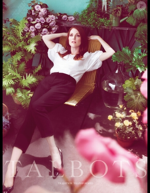 Julianne Moore est la nouvelle égérie de la marque Talbots pour la campagne printemps-été 2011.