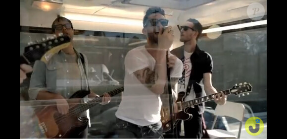 Images extraites de Never gonna leave this bed de Maroon 5, février 2011