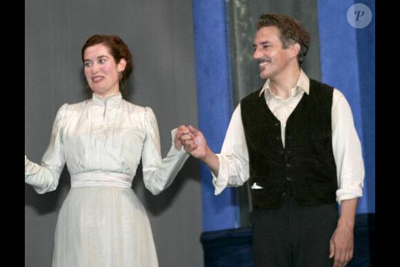 Emmanuelle Devos et Jean-Pierre Lorit dans la pièce Créanciers en 2005