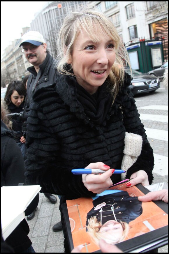 Audrey Lamy, lors de son arrivée au Fouquet's, sur les Champs-Elysées, à Paris, pour le déjeuner des nominés des César 2011, le 5 février 2011.