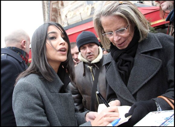 Leïla Bekhti, lors de son arrivée au Fouquet's, sur les Champs-Elysées, à Paris, pour le déjeuner des nominés des César 2011, le 5 février 2011.