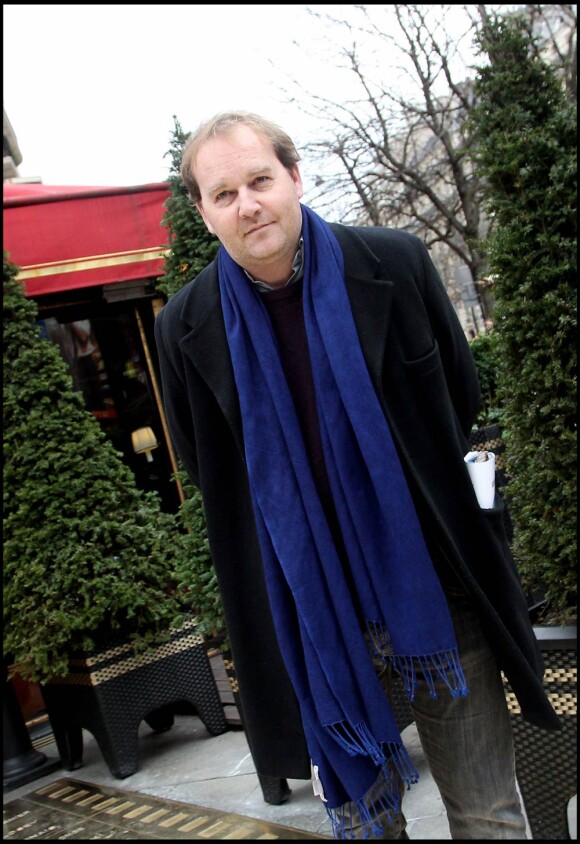 Xavier Beauvois, lors de son arrivée au Fouquet's, sur les Champs-Elysées, à Paris, pour le déjeuner des nominés des César 2011, le 5 février 2011.