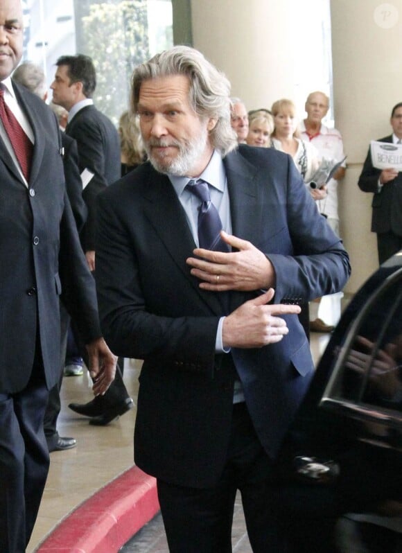 Jeff Bridges lors de son arrivée au déjeuner des nominés des Oscars, au Beverly Hilton de Beverly Hills, à Los Angeles, le 7 février 2011.