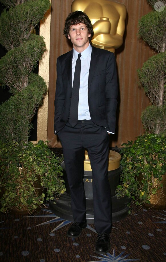 Jesse Eisenberg lors du déjeuner des nominés des Oscars, au Beverly Hilton de Beverly Hills, à Los Angeles, le 7 février 2011.
