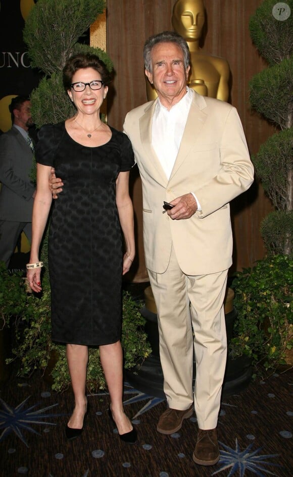 Annette Bening et Warren Beatty lors du déjeuner des nominés des Oscars, au Beverly Hilton de Beverly Hills, à Los Angeles, le 7 février 2011.