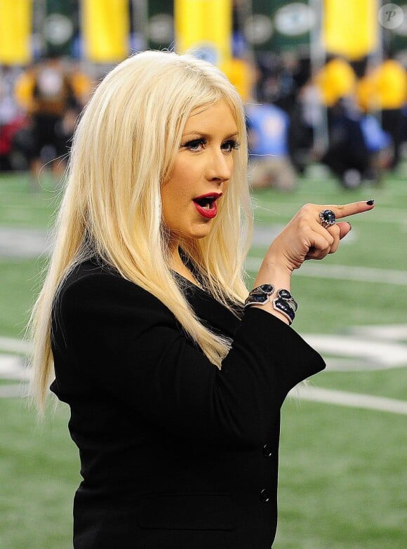 Christina Aguilera sur scène lors du Super Bowl le 6 février 2011 à Dallas