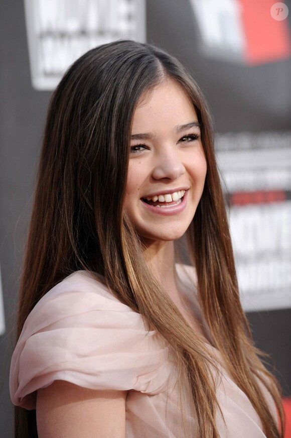 La ravissante Hailee Steinfled, 14 ans, nominée aux Oscars qui se tiendront le 27 février 2011.