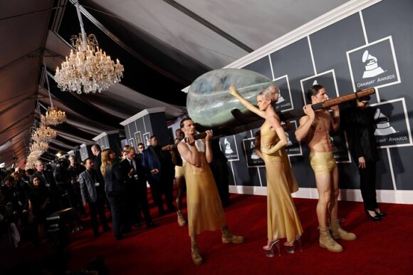 Lady GaGa arrive aux 53èmes Grammy Awards à Los Angeles en février 2011