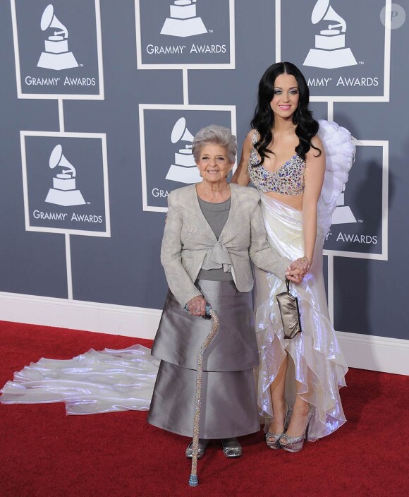 Katy Perry et sa grand-mère à la cérémonie des Grammy Awards, le 13 février 2011.