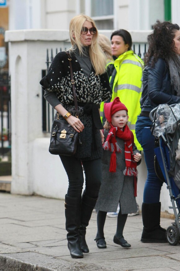 Claudia Schiffer et sa fille Clémentine à Londres, le 15 février 2011.