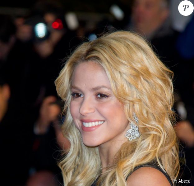 Shakira sur le tapis rouge de la cérémonie des NRJ Music Awards 2011, le samedi 22 janvier 2011, à Cannes.