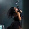 Natalia Kills, la bomba latina anglaise de l'électropop, est totalement armée pour réussir son offensive de charme sur la scène musicale, avec l'album Perfectionnist et le single Mirrors.