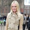 Kate Bosworth s'impose avec un total look Burberry.