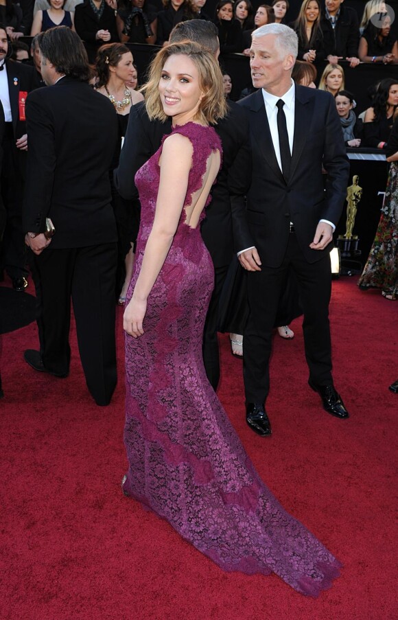 Scarlett Johansson lors de son arrivée à la 83e cérémonie des Oscars, au Kodak Theatre d'Hollywood, à Los Angeles, le 27 février 2011.