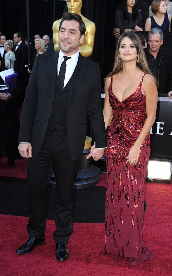 Javier Bardem et Penélope Cruz lors de son arrivée à la 83e cérémonie des Oscars, au Kodak Theatre d'Hollywood, à Los Angeles, le 27 février 2011.