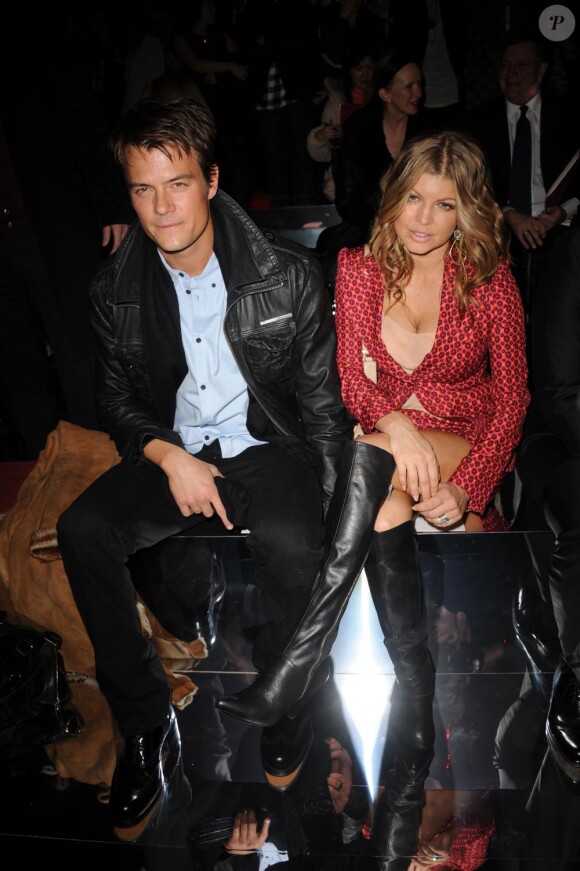 Fergie et Josh Duhamel assistent au défilé Marc Jacobs, à New York, dans le cadre de la Fashion Week, le 14 février 2011.