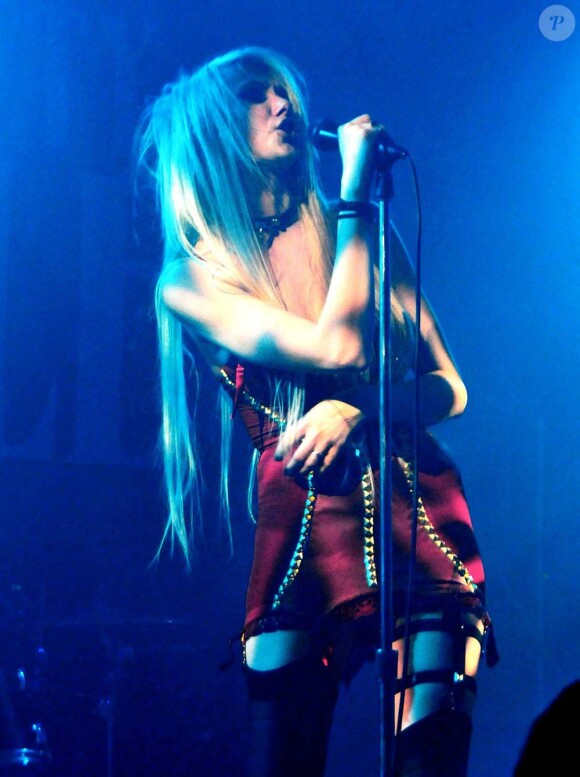 Taylor Momsen et son groupe The Pretty Reckless en concert à New York, le 2 mars 2011