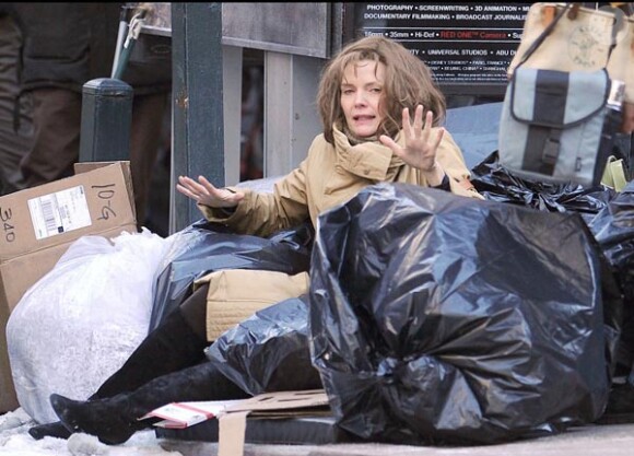 Michelle Pfeiffer sur le tournage de New Year's Eve, à Los Angeles, le 24 février 2011.