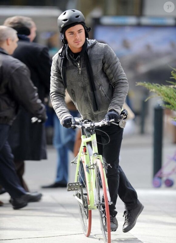 Zac Efron sur le tournage de New Year's Eve, à Los Angeles, le 24 février 2011.
