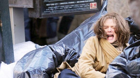 Quand Michelle Pfeiffer croise Zac Efron, elle finit le nez dans les poubelles !