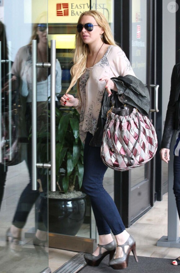 Lindsay Lohan et sa mère Dina se rendent au cabinet d'avocat, à Los Angeles, le 24 février 2011
