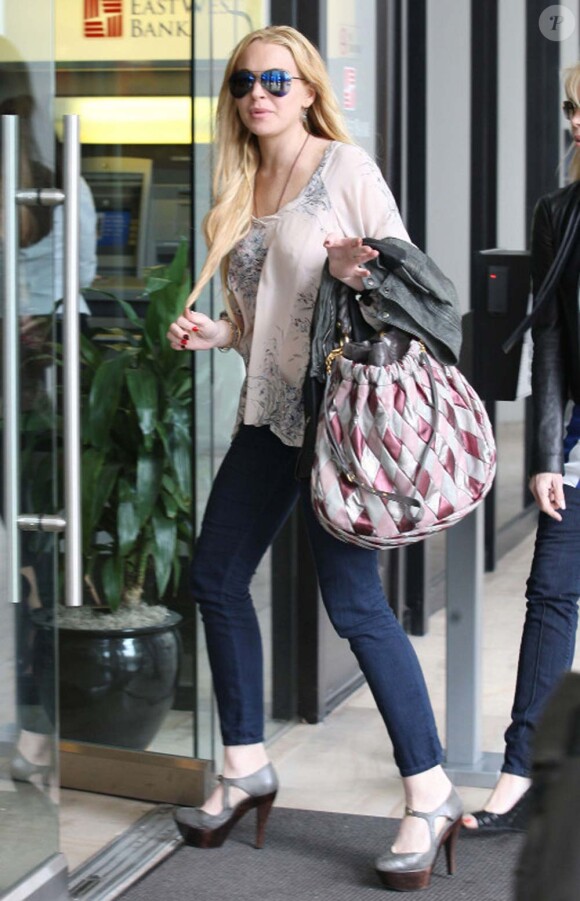 Lindsay Lohan et sa mère Dina se rendent au cabinet d'avocat, à Los Angeles, le 24 février 2011