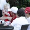 Boris Becker, sa femme Lily, leur fils Amadeus et le petit Elias Becker, sur la plage à Miami, le 7 mars 2011