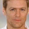 Bryan Adams pose durant le festival de Cannes en mai 2002