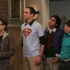 Les loser de Big Bang Theory. On notera le t-shirt Superman et cette chemise verte incroyable !
