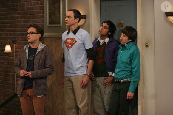 Les loser de Big Bang Theory. On notera le t-shirt Superman et cette chemise verte incroyable !