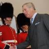 Le prince Charles visite la demeure du Prince créée pour le salon de la maison idéale à Londres le 17 mars 2011