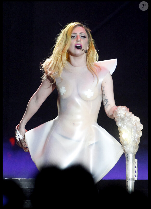 Lady Gaga en concert à Paris en décembre 2010