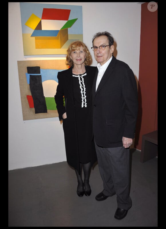 Dean Tavoularis et son épouse Aurore à la galerie parisienne Catherine Houard, lors de l'exposition "Magicien d'Hollywood, le cinéma dans la peinture, la peinture dans le cinéma". 17/03/2011
