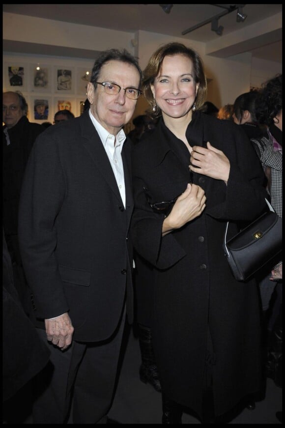 Dean Tavoularis et Carole Bouquet à la galerie parisienne Catherine Houard, lors de l'exposition "Magicien d'Hollywood, le cinéma dans la peinture, la peinture dans le cinéma". 17/03/2011