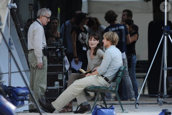 Woody Allen, Carla Bruni et Owen Wilson lors du tournage de Minuit à Paris