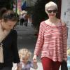 Ashlee Simpson, récemment divorcée de Pete Wentz, fait des courses avec son fils Bronx et sa maman Tina.