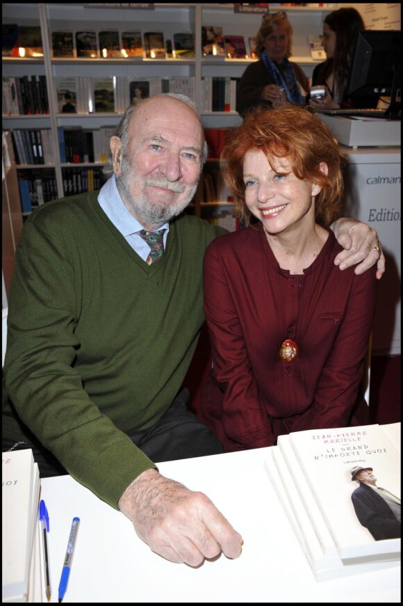 Jean-Pierre Marielle et Agathe Natanson au Salon du Livre, à Paris, le week-end du 19 et 20 mars 2011.