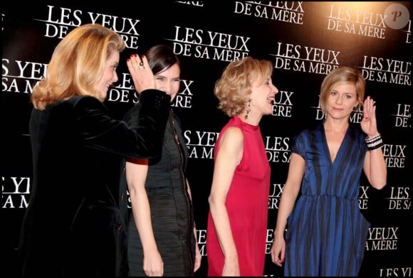 Avant-première Les Yeux de sa mère, à Paris, le 22 mars 2011 : Catherine Deneuve, Géraldine Pailhas, Marisa Paredes et Marina Foïs.