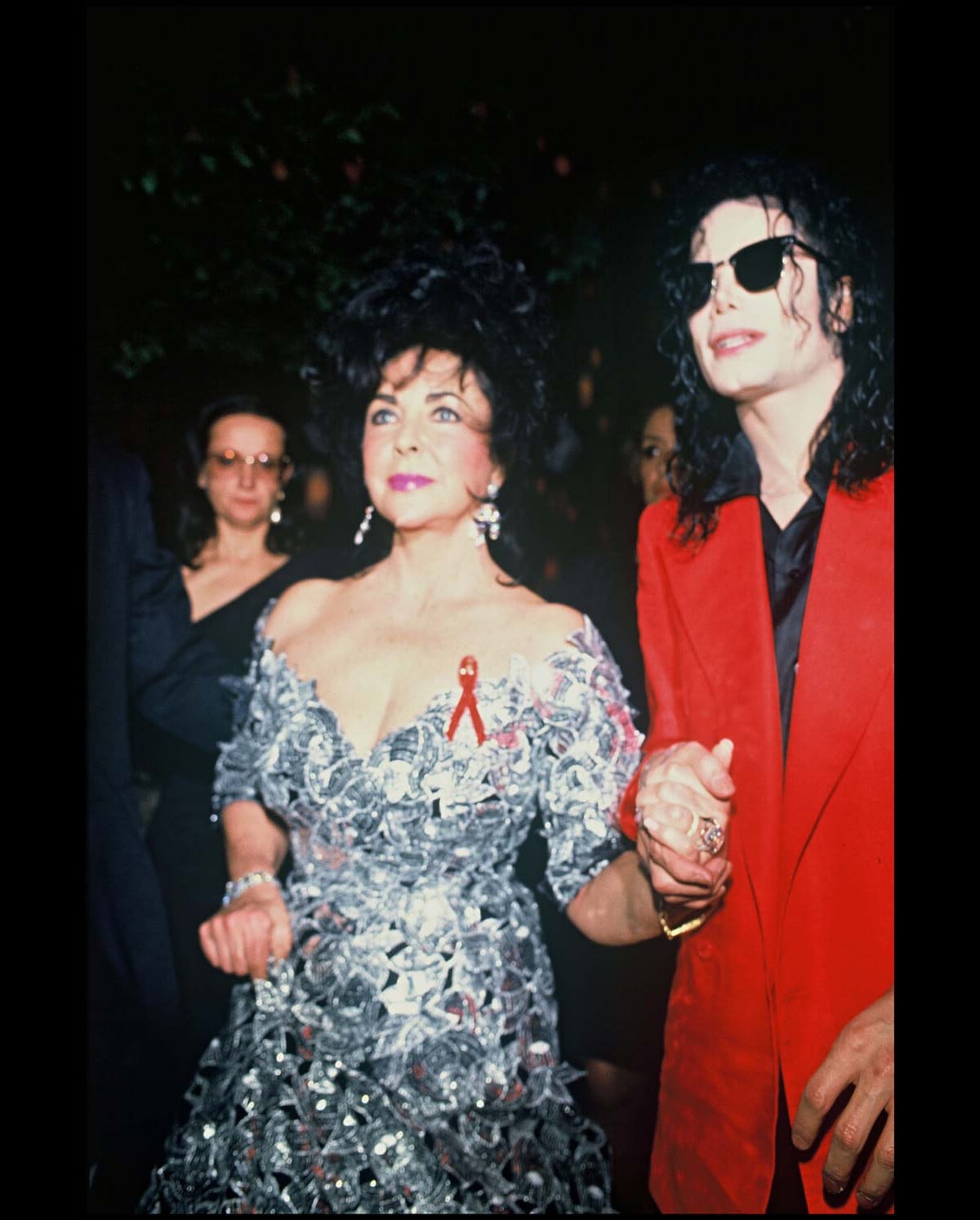 584108-elizabeth-taylor-et-michael-jackson-1200x0-2.jpg